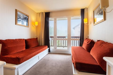 Bed, Living room