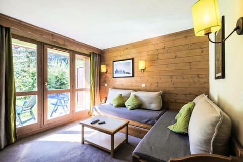 Bed, Living room, kitchen