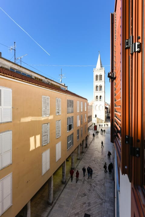 Facade/entrance, City view, Street view