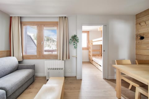 Bed, Bathroom