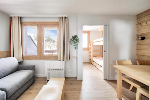 Bed, Bathroom