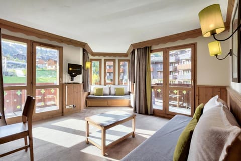 Bed, Bedroom, kitchen