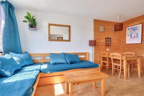 Bed, Living room