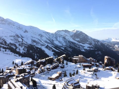 Skiing, Mountain view
