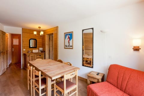 Bed, Living room, kitchen