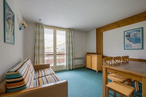 Bed, kitchen
