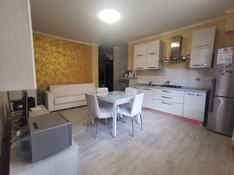 Kitchen or kitchenette, Living room, Seating area, Dining area, dishwasher, minibar, oven, pet friendly, stove