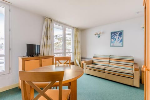 Bed, kitchen