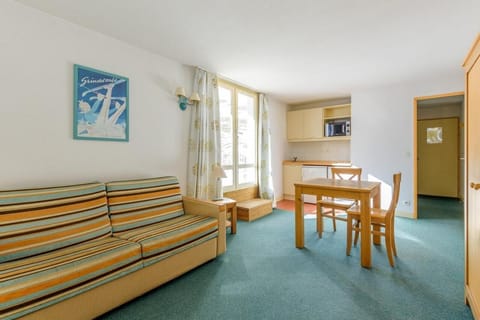 Bed, furniture, kitchen