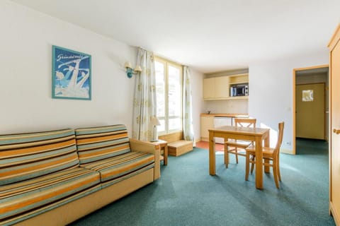 Bed, furniture, kitchen