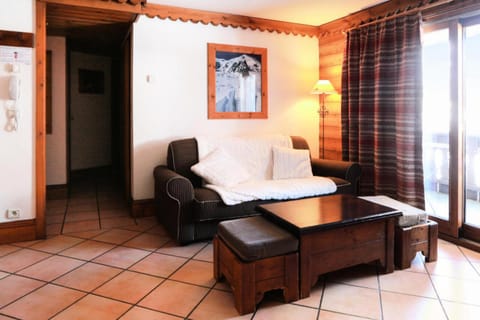 Bed, Living room