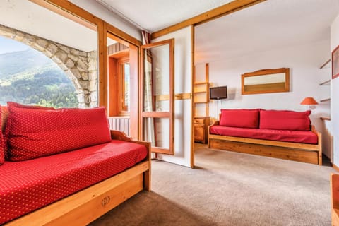 Bed, Living room