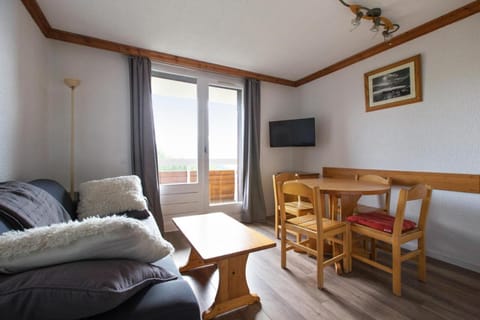 Bed, kitchen