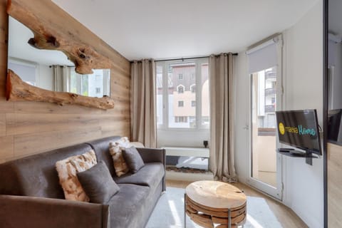 Bed, Living room, fireplace, kitchen