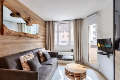 Bed, Living room, fireplace, kitchen