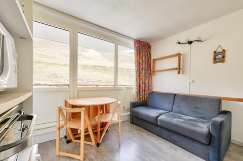 Bed, kitchen