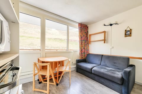 Bed, kitchen