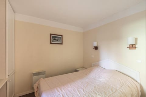 Bed, Bathroom, Bedroom