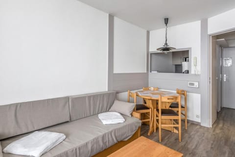 Bed, kitchen