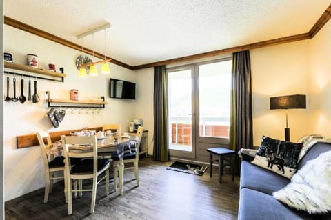Bed, furniture, kitchen