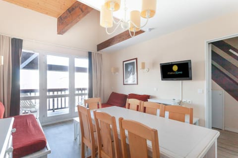 Bed, kitchen