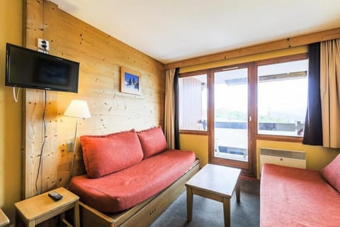 Bed, Living room