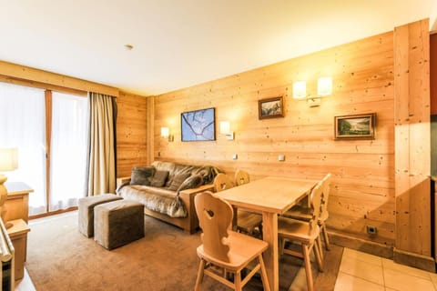 Bed, kitchen