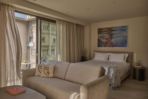 Bed, Seating area, Bedroom