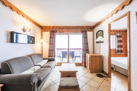 Bed, Bedroom, kitchen