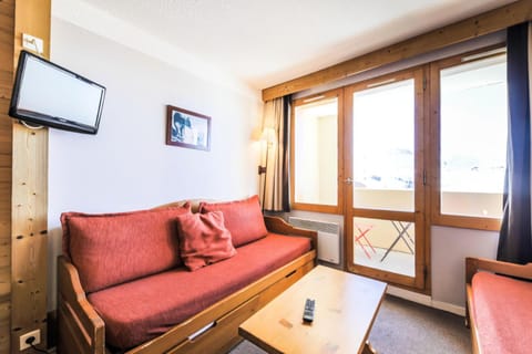 Bed, Living room