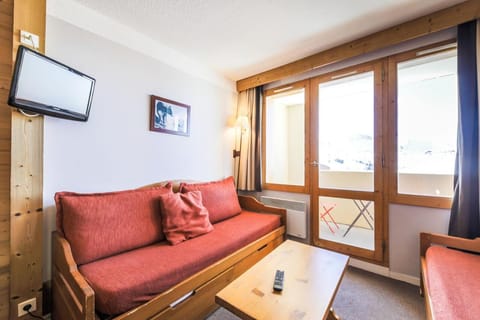 Bed, Living room