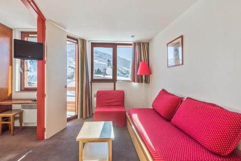 Bed, Living room
