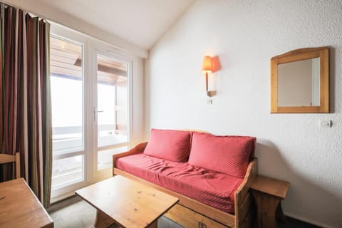 Bed, Living room