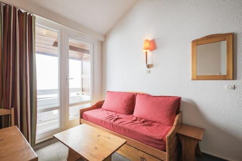 Bed, Living room