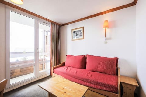 Bed, Living room, Bedroom