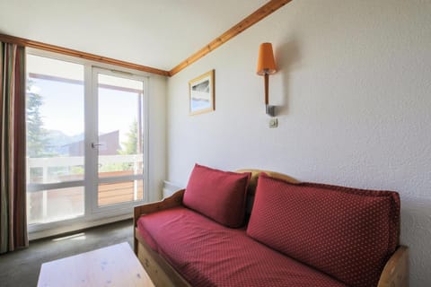 Bed, Living room, furniture