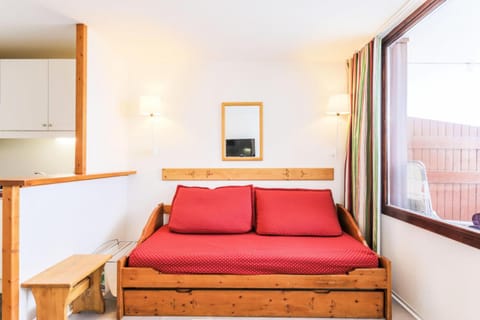 Bed, Living room, furniture