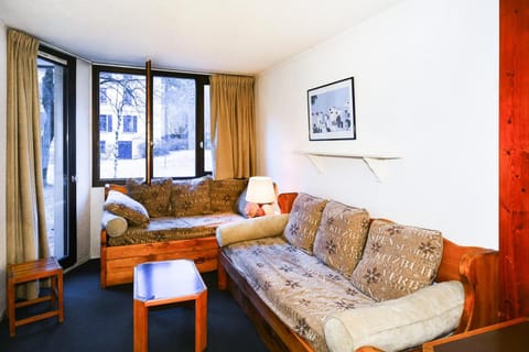 Bed, Living room