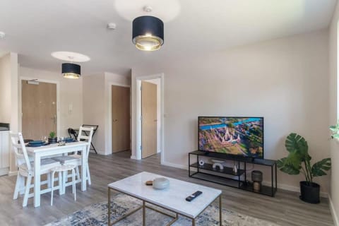 Lovely 1 Bed Manchester Apartment - Sleeps 3 Apartment in Salford