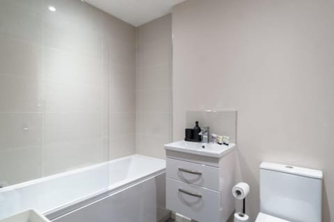 Lovely 1 Bed Manchester Apartment - Sleeps 3 Apartment in Salford