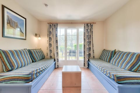 Bed, Living room, Bedroom