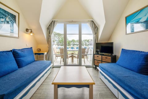 Bed, kitchen