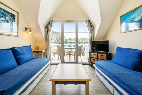 Bed, kitchen