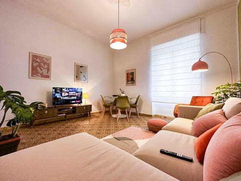 TV and multimedia, Living room, Photo of the whole room, Seating area, Evening entertainment