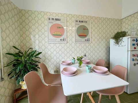 Kitchen or kitchenette, Food and drinks, Food