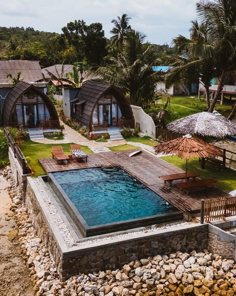 Property building, Swimming pool