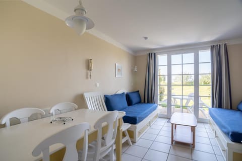 Bed, furniture, kitchen