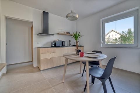 Kitchen or kitchenette, Dining area, minibar