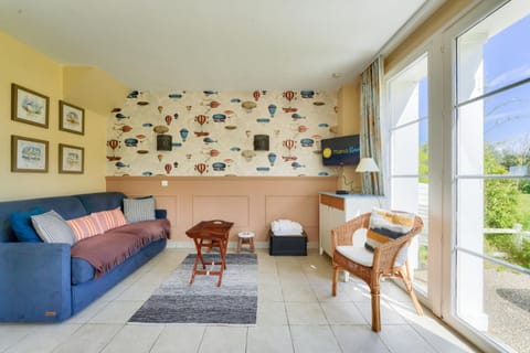 Bed, furniture, kitchen