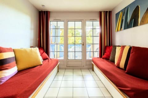 Bed, Living room